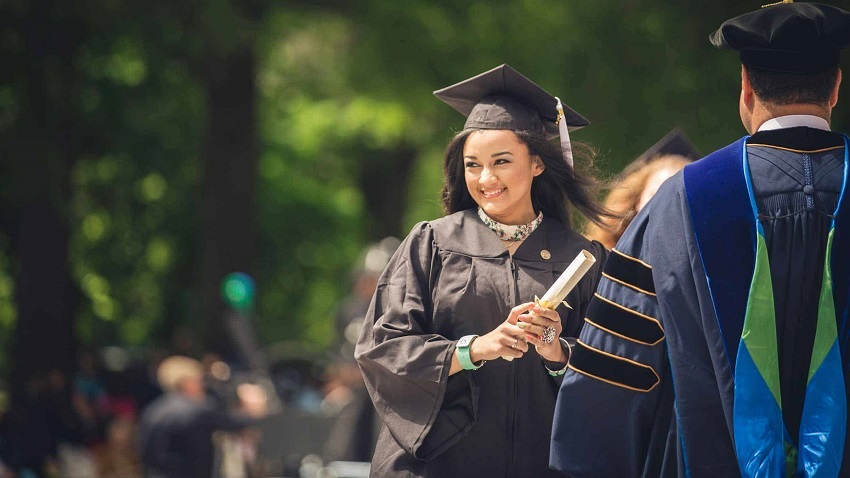 What is the Difference Between Graduation Gowns