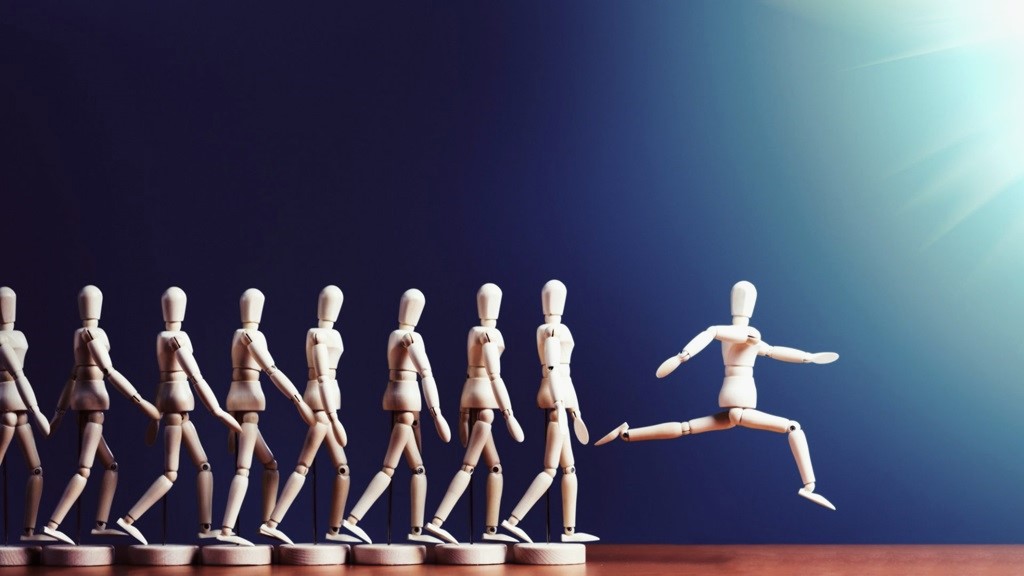 How to take initiative as a leader?