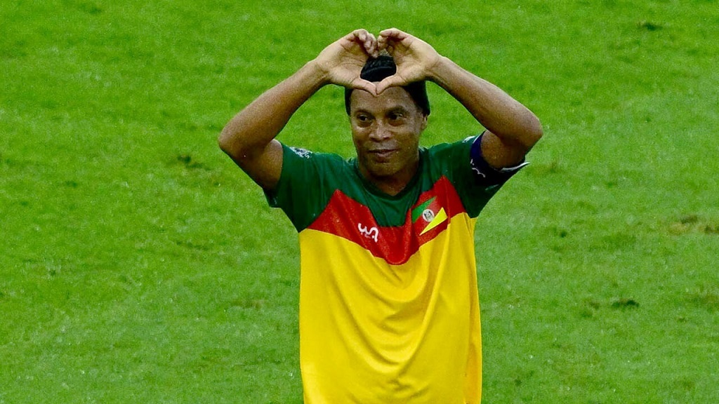 What are some interesting facts about Ronaldinho